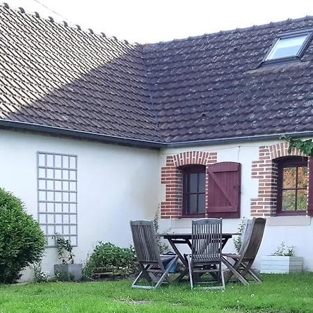 Дом отдыха Confortable Proche Moulins Avec Jardin & Poele A Bois - Fr-1-489-463 *